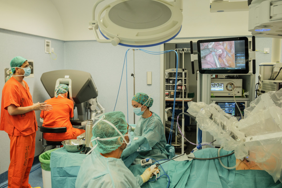 Esta imagen ilustra que: Son Espases realiza las primeras cirugías torácicas robóticas en la sanidad pública balear