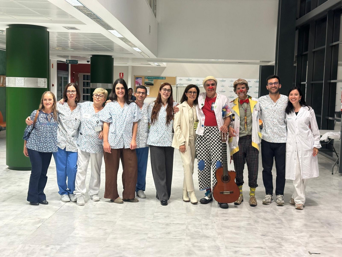 Esta imagen ilustra que: L’Escola d’Atòpia d’enguany aplega famílies i professionals per abordar la dermatitis atòpica infantil