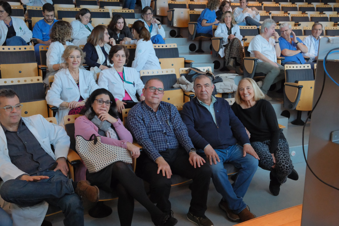 Esta imagen ilustra que: Homenaje a los cuatro jefes de servicio jubilados en 2025