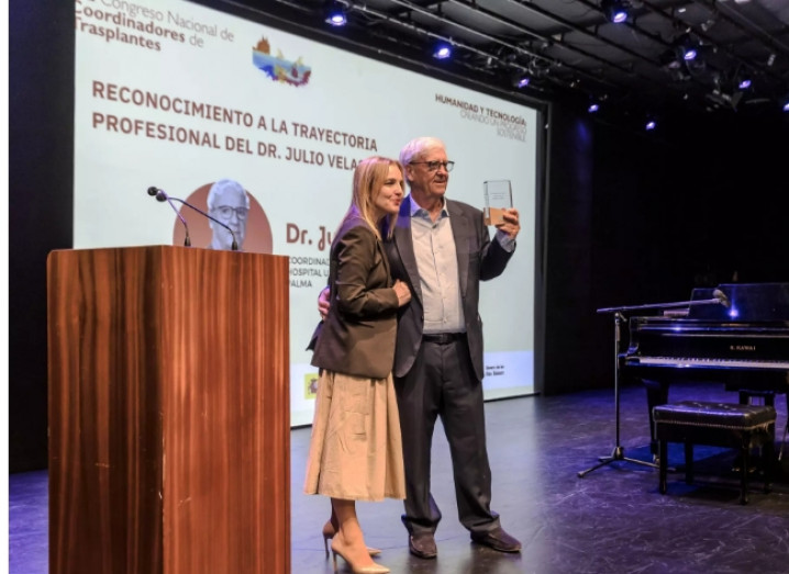 Homenaje al doctor Julio Velasco en el XL Congreso Nacional de Coordinadores de Trasplantes