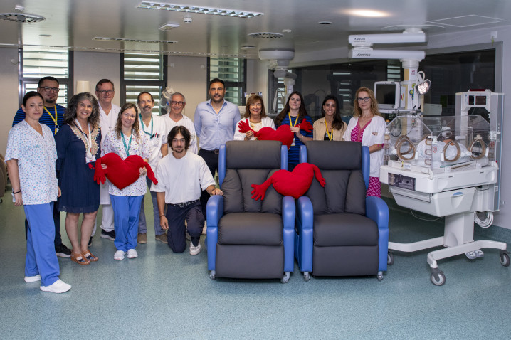 Son Espases recibe veintisiete sillones ergonómicos para la UCIP de neonatos para fomentar el bienestar de los pacientes y sus familias